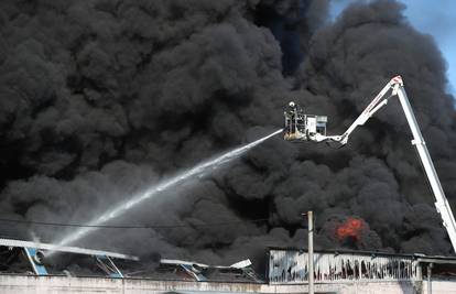 Građani Svete Nedelje šokirani požarom: 'Tuga, u toj firmi sam godinama. Šteta je milijunska'