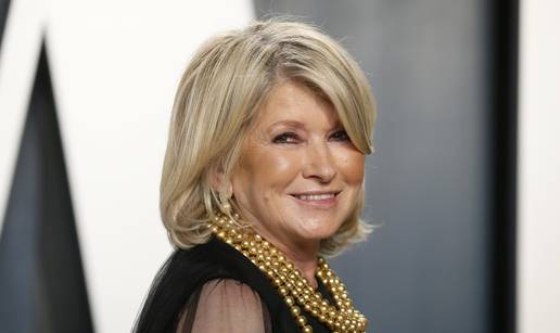 Djeluje tako mladoliko: Martha Stewart lice čisti baby uljem