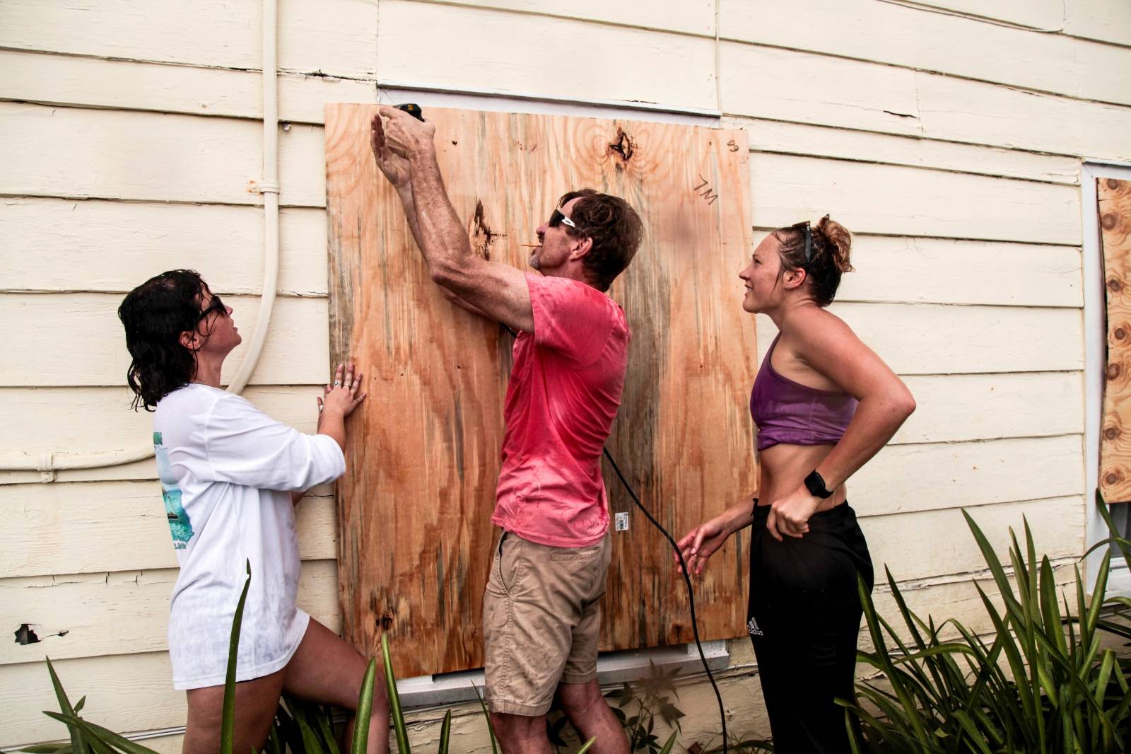 Jacksonville locals finish up preparations for Hurricane Dorian