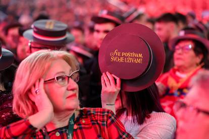 FOTO Miroslav Škoro hitovima okupio stare i mlade, evo kakva je atmosfera u Areni Zagreb...