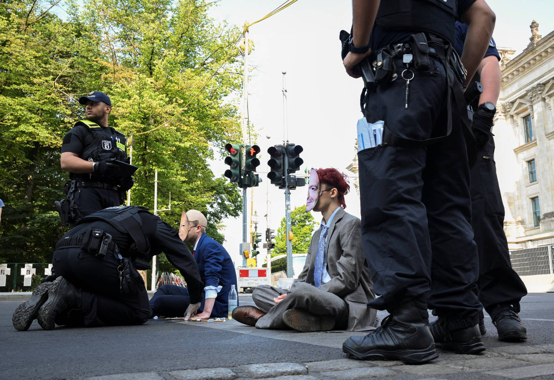 "Letzte Generation" (last generation) activists protest in Berlin