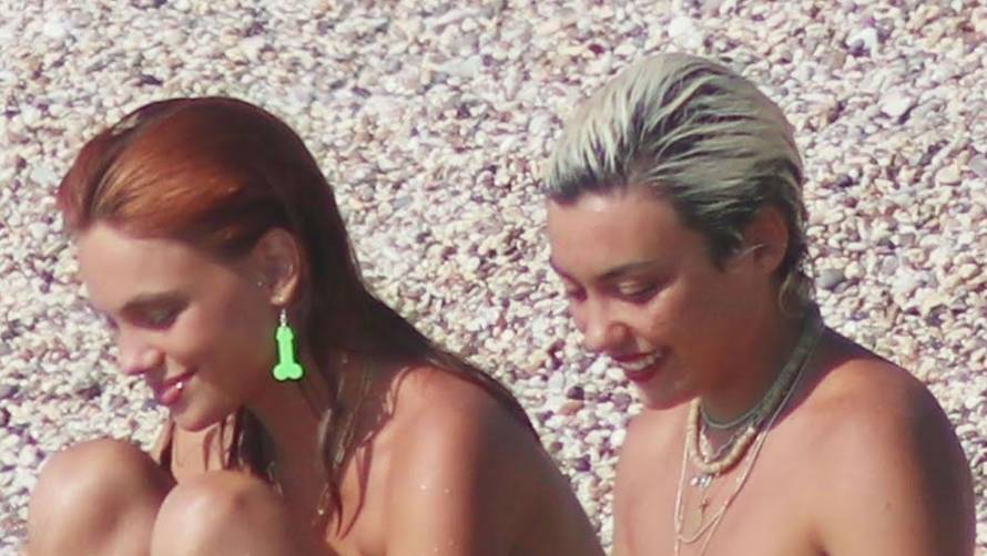 Zvijezde hit serije 'Elite' kupale se gole na plaži, nisu im smetali ni blicevi upornih paparazza