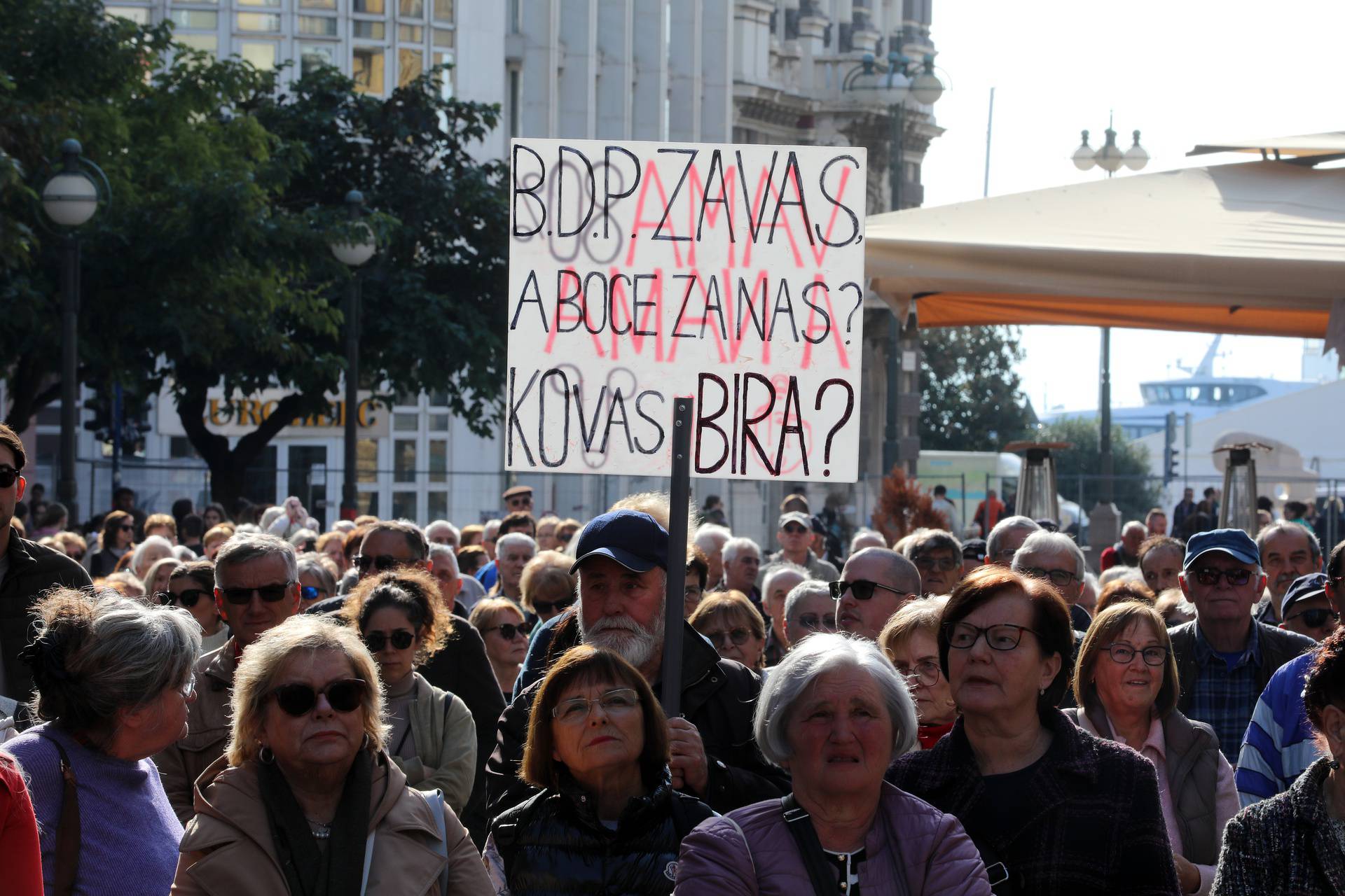 Rijeka: Prosvjed protiv siromaštva na trgu 128 brigade HV