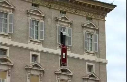 Novi simbol mira: Vatikan je golubice zamijenio balonima