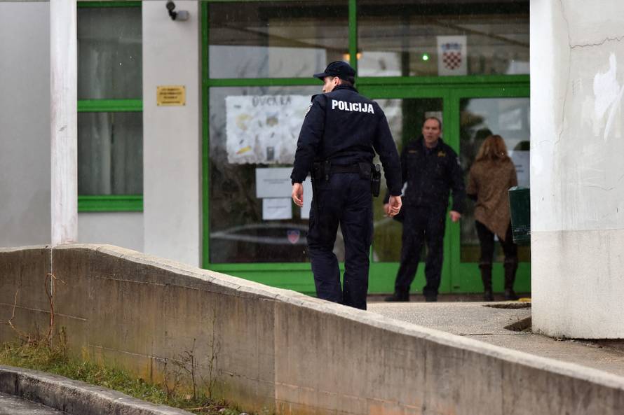 'Domar koji je oblijepio školu  želio je samo privući pažnju...'