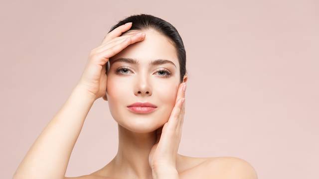 Od kreme do pilinga: 5 ključnih načina kojima ćete pripremiti kožu lica za hladnije dane