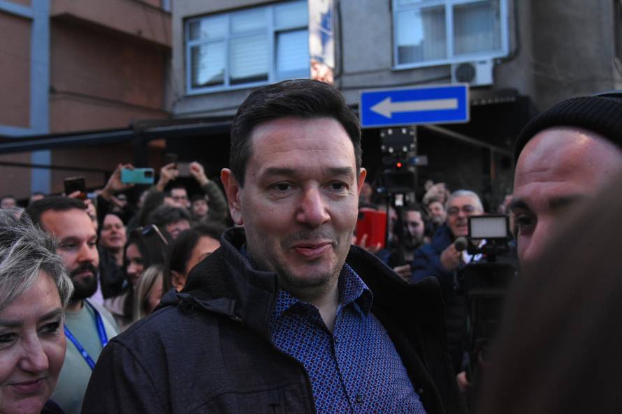 'Pi*ko ustaška'. U Beogradu napali bivšeg Šešeljevca i 'novinara' koji sprda Vučića