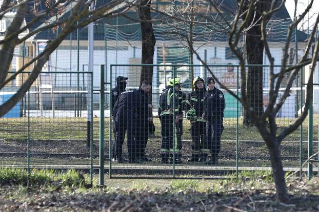 Zagreb: Teretni padobran zaglavljen u krošnji na mjestu pada letjelice