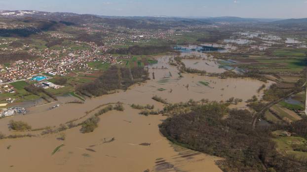 Na području Gračanice proglašeno je stanje neposredne opasnosti od poplava uslijed obilnih padavina