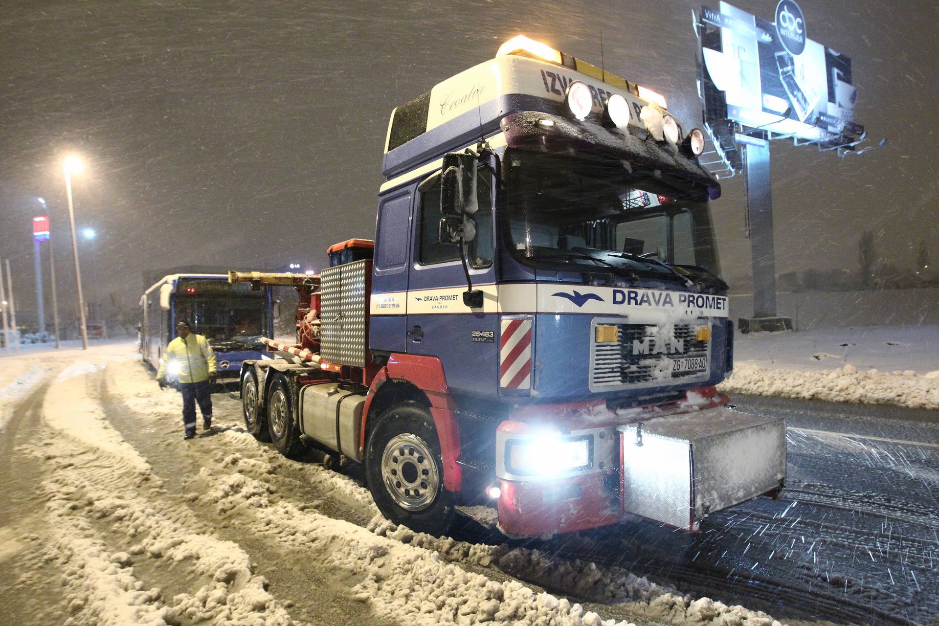 Zagreb: ZET-ov autobus 268 pokvario se na Aveniji Većeslava Holjevca 