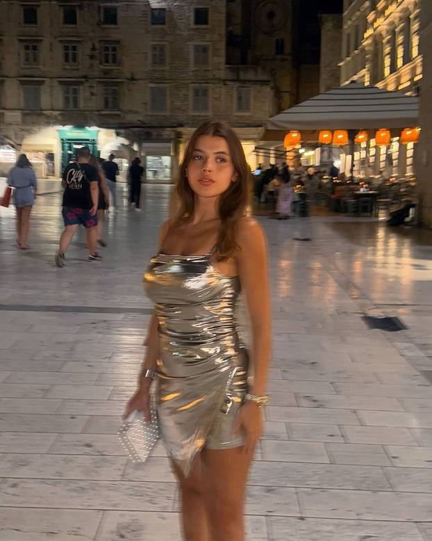 FOTO 'Savršena' Selma uživa u svim čarima ljeta: 'Ribetina u moru, a ribara nema nigdje...'