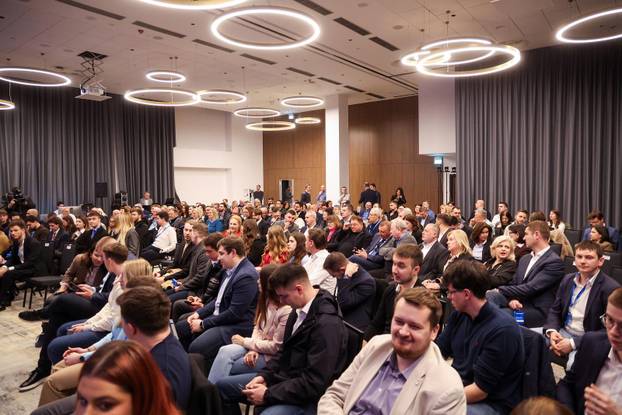 Tribina pod nazivom "Može li Hrvatska mladima osigurati priuštivo stanovanje?"