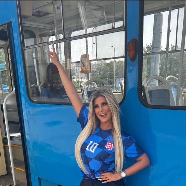 FOTO Sjećate se najzgodnije vozačice ZET-a? Teta Mraz je, pogledajte kako sad izgleda!