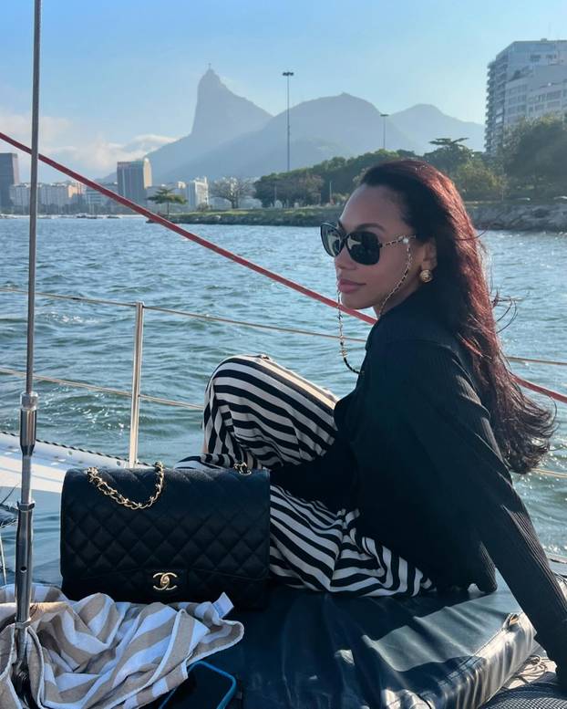 FOTO Košarkašica se skinula za Playboy, a karijera joj tone...