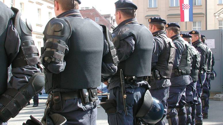 Orepić policajcima diže plaće: 'Oni su izloženi riziku na ulici'
