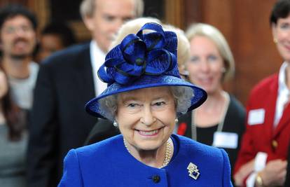 Omiljena boja kraljice Elizabete je plava, nju naprosto obožava
