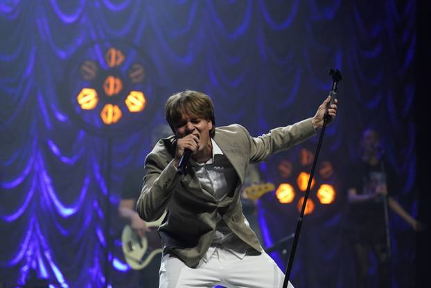 Teenage star Jakov Jozinovic gave his first performance in the MTS Hall.Tinejdz zvezda Jakov Jozinovic odrzao je prvi nastup u mts Dvorani.