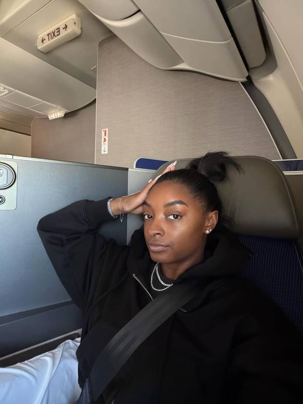 FOTO Simone Biles: Pogledajte mi grudi prije i poslije operacije