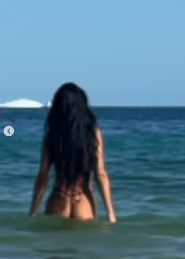 FOTO Ivana Knoll gola u moru? Tange su joj toliko minijaturne da su gotovo i nevidljive...