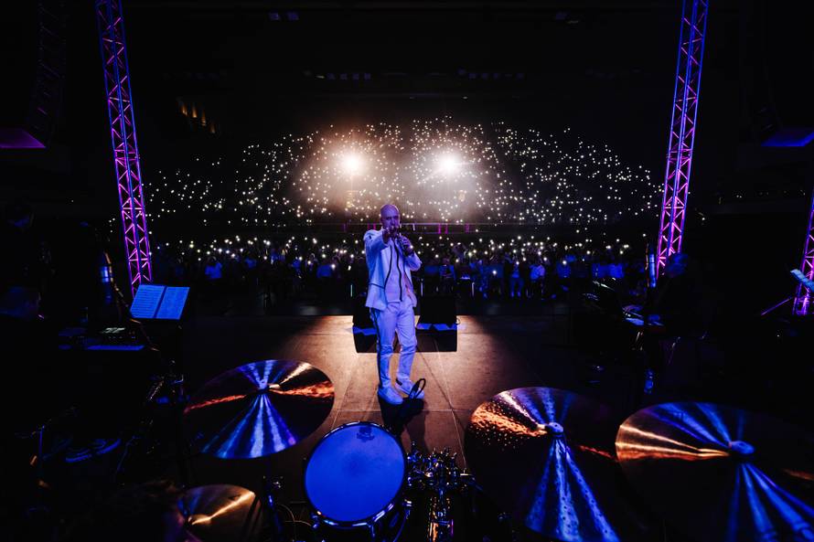 VIDEO Marko Škugor točno u ponoć dobio kćer: Od sreće je zapjevao s osobljem rodilišta