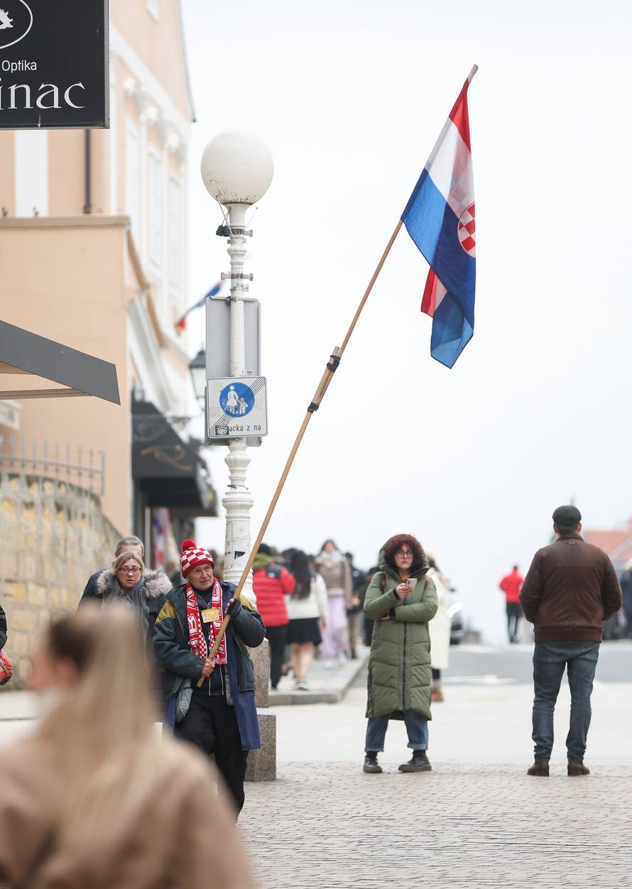 Zagreb: Prvi navijači okupljaju se na glavnom Trgu uoči svečanog dočeka rukometaša 
