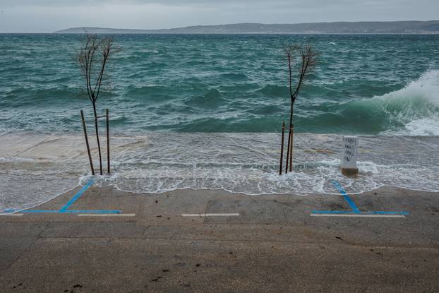 Olujno jugo zahvatilo Kaštela