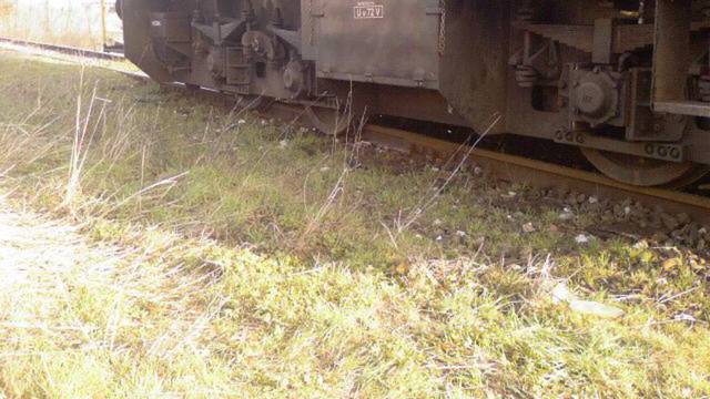 Sl. Brod: U industrijskoj zoni lokomotiva ispala iz tračnica