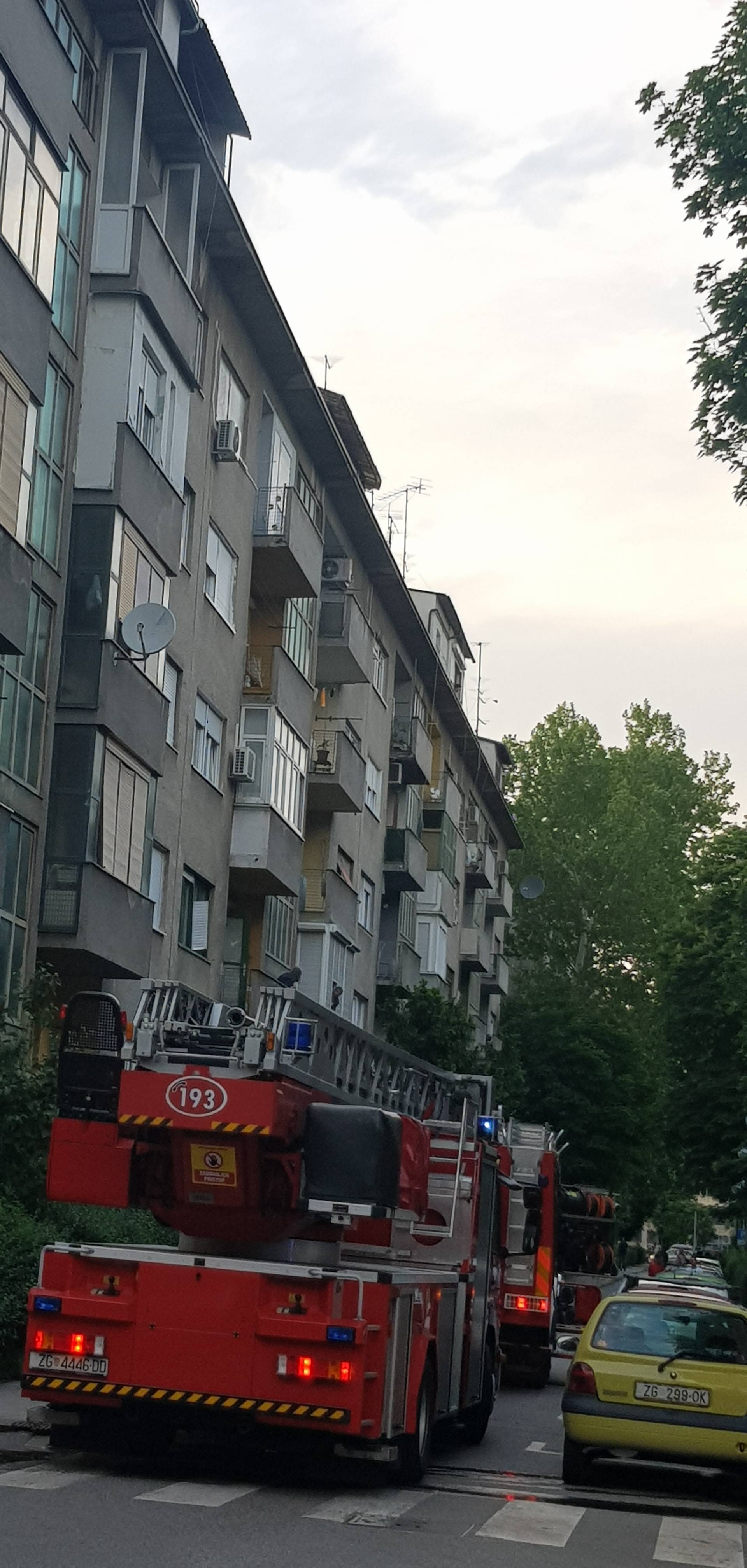 Požar na zagrebačkom Vrbiku: Zapalila se grijalica na balkonu