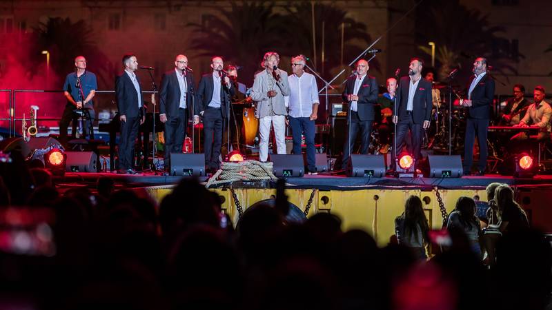 Pogledajte emotivnu atmosferu na koncertu 'Trag u beskraju'...