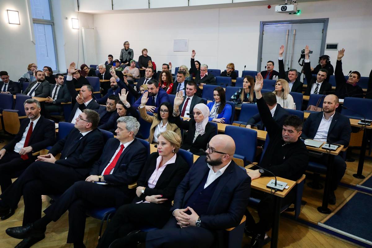 Izglasali nepovjerenje i srušili su vladu Sarajevske županije