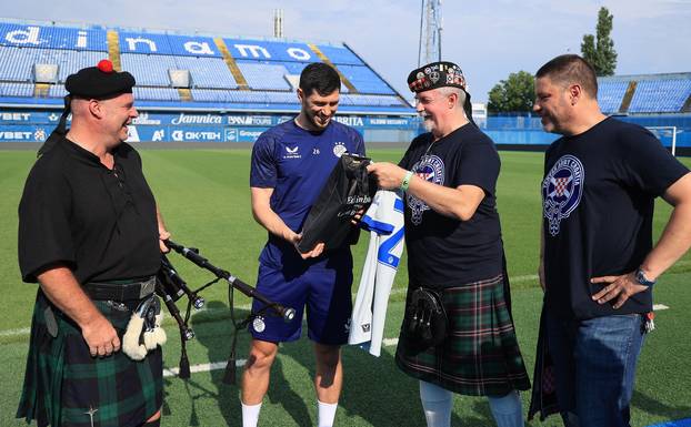 Zagreb: Udruga Tartan Army Croatia uručila je Scottu McKenni plaketu za doživotno članstvo u udruzi