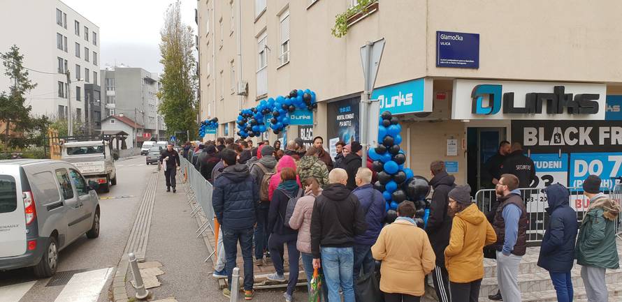 Black Friday ludilo u Zagrebu: U redu zbog jeftinih laptopa...