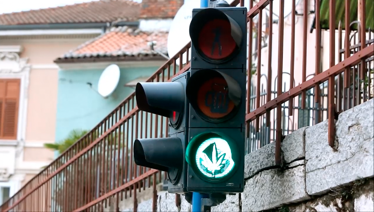 Marihuana na zelenom, pivo na žutom, prostitutka na crvenom