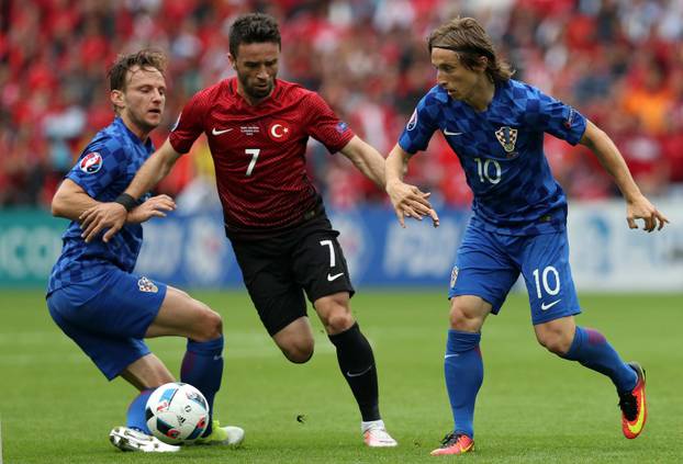 Pariz: UEFA EURO 2016., 1. kolo, skupina D, Turska - Hrvatska