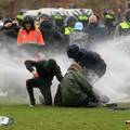 VIDEO U Nizozemskoj se mlatili s policijom i palili automobile u prosvjedu protiv korona mjera
