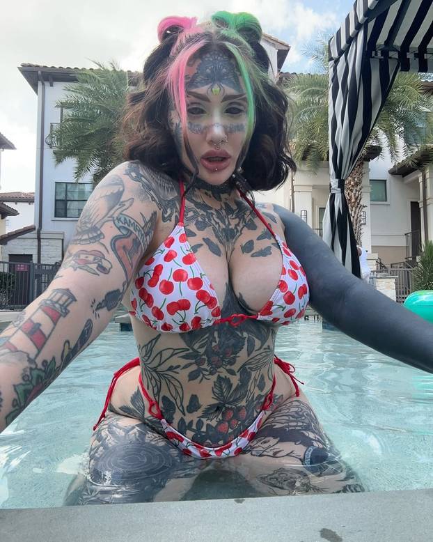 FOTO Zastrašujuće! U ruku je ugradila srce, a razrezala jezik. Šokirat ćete se kako je izgledala