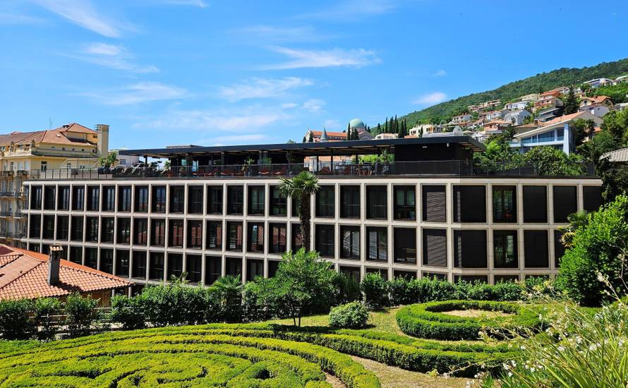Hotel Keight otvara ljetnu sezonu uz ekskluzivnu novost: Á La Carte ponudu na Rooftopu!