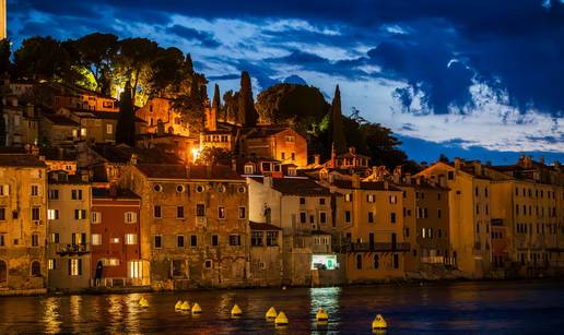 FOTO Predivni sumrak u Rovinju očarao je sve lokalce i turiste