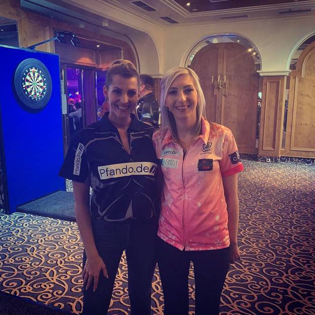 FOTO Kraljica pikada zamijenila je košulju bikinijem i oduševila