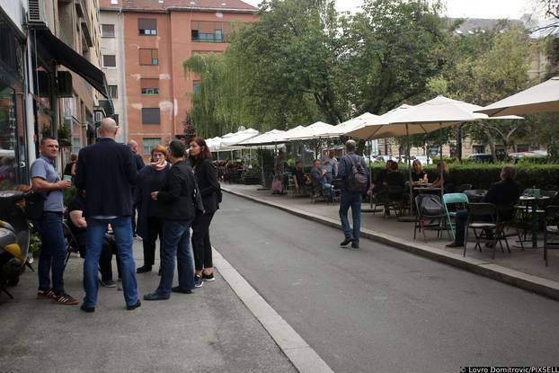 Zagreb: Prijatelji Mislava Bage opraštaju se od njega u njegovom omiljenom kafiću Program