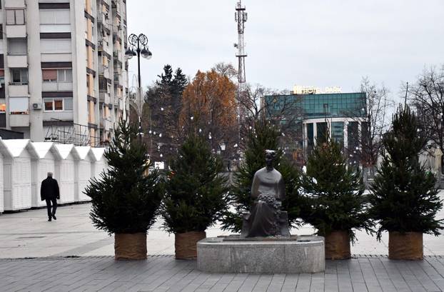 FOTO Slavonski Brod oblači svoje božićno ruho: Priprema grada za blagdansko ozračje