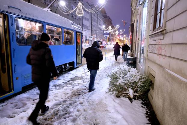 Zagreb: Najveća opasnost su neočišćeni pločnici