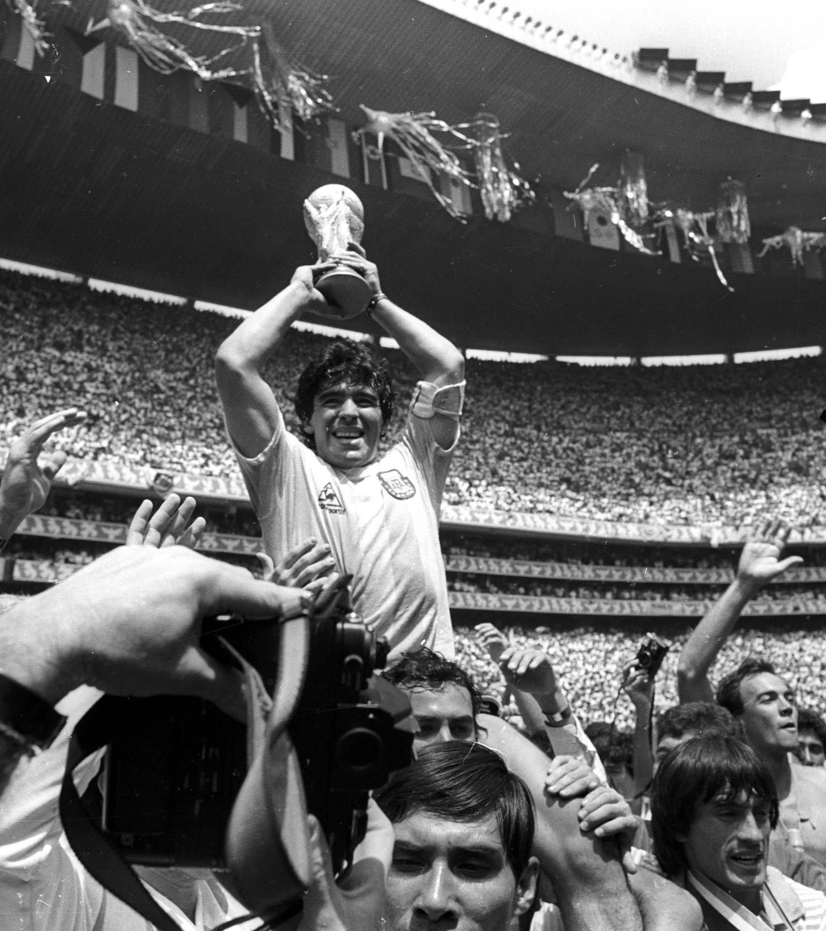 FILE PHOTO: FILE PHOTO: ARGENTINA'S MARADONA LIFTS THE WORLD CUP AFTER MATCH AGAINST WEST GERMANY IN MEXICO.