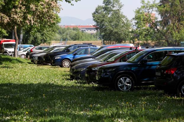 Zagreb: Građani i na Bundeku uz roštilj slave praznik rada 