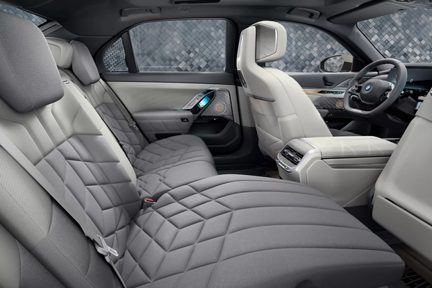 FOTO Ovo je vozni park Kyliana Mbappéa: Izgleda impresivno, ali ne vozi nijedan od ovih auta!