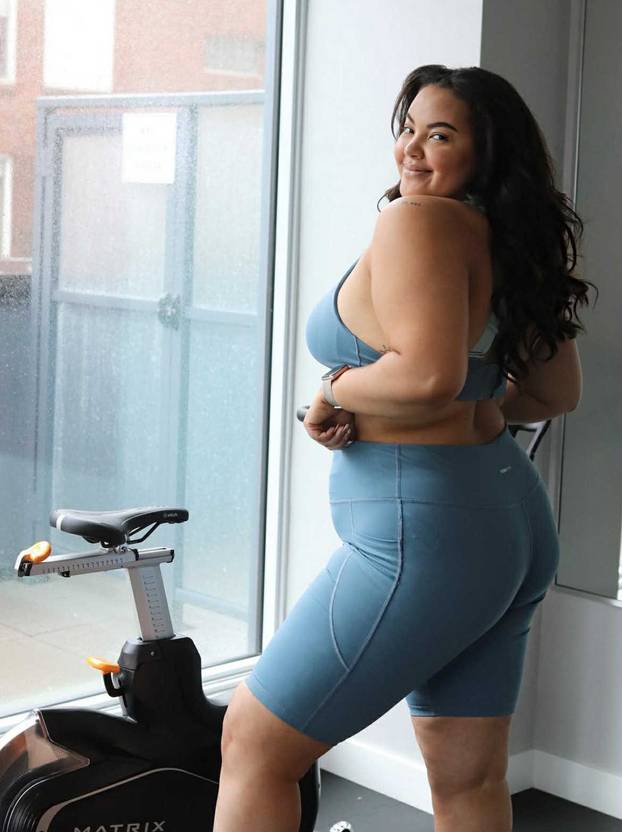 Plus-size influencerica ponosno pokazuje svoje obline: 'Tko se ne bi hvalio ovakvim grudima?'