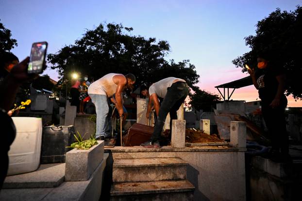 Aftermath of earthquakes in La Guaira