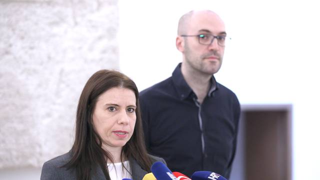 Zagreb: Katarina Peović i Anton Glasnović o vraćanju prava na pobačaj