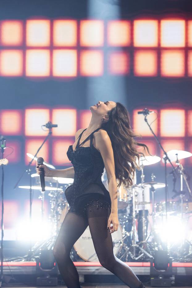 FOTO Oskudne kreacije Sevka je nosila diljem regije na svojim velikim koncertima: Evo fotki