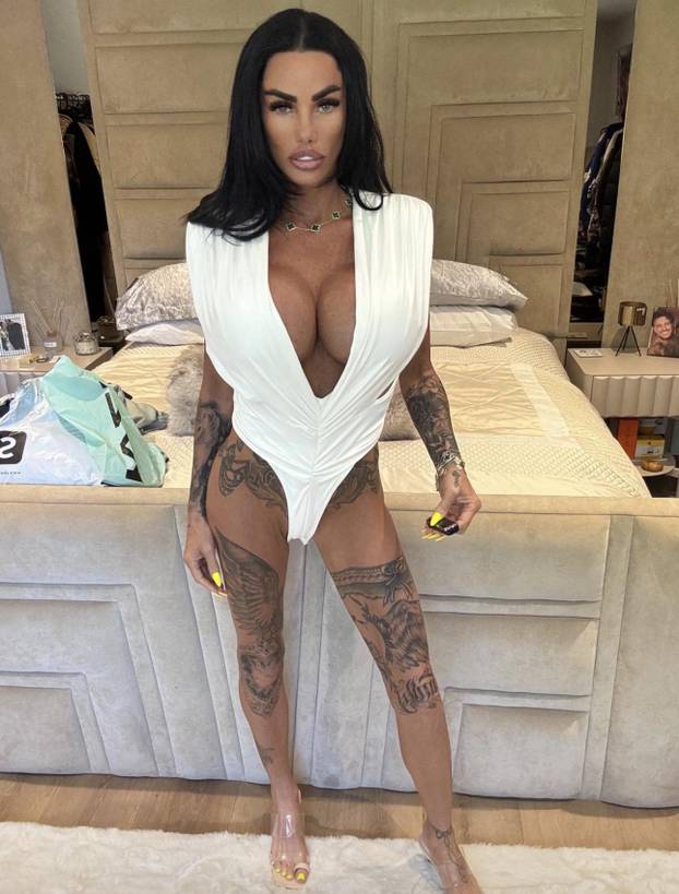 FOTO Sjećate se Katie Price? Evo je opet. Pokrenula 18+ projekt